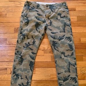Levis Camo Chino